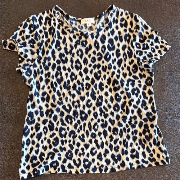 A.L.C. Women's  Leopard Print Short Sleeve Top slightly Cropped size Small - Picture 3 of 8